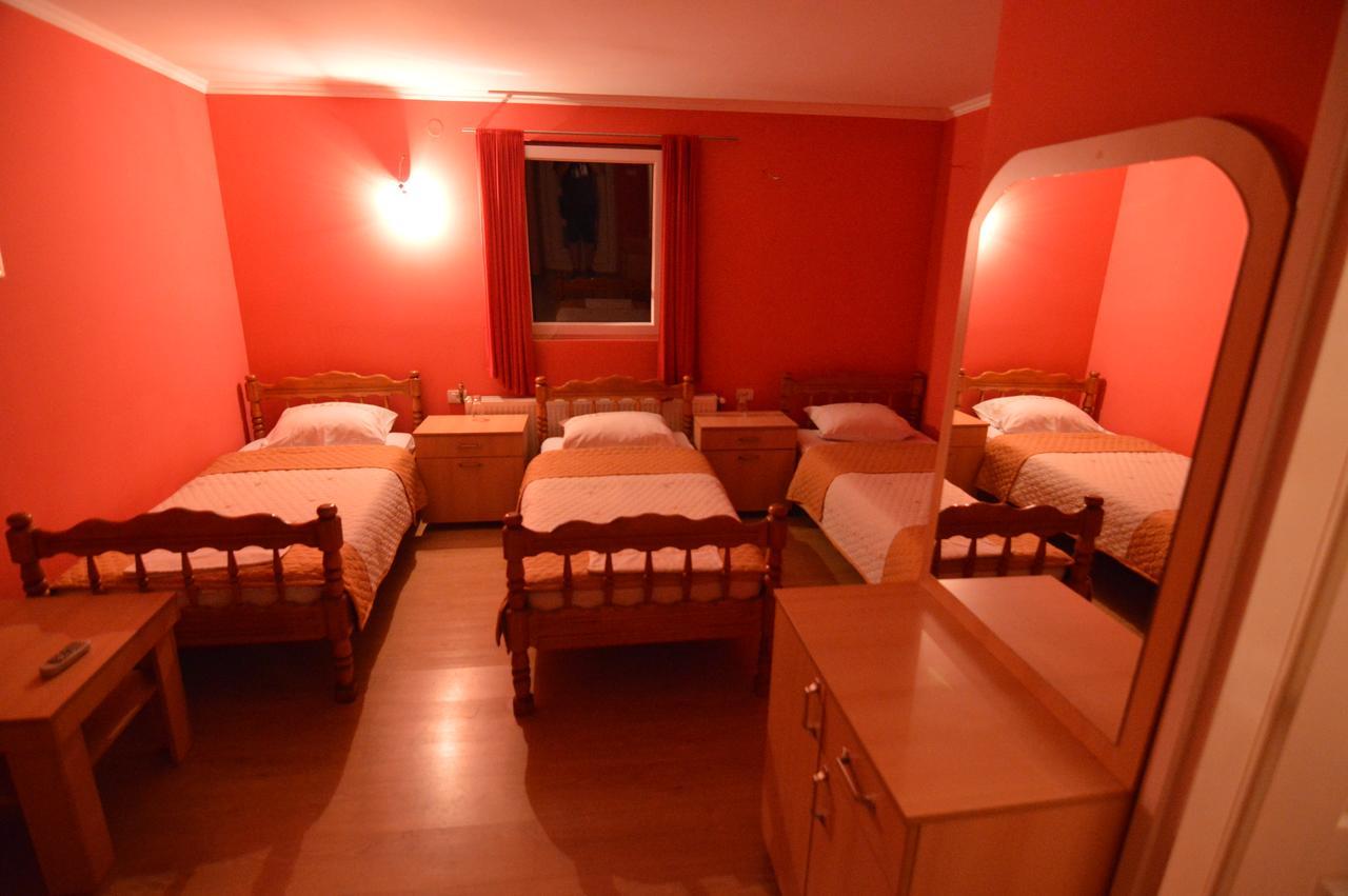 Hotel 24 jul Pljevlja Buitenkant foto