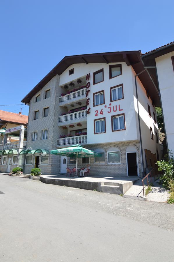 Hotel 24 jul Pljevlja Buitenkant foto