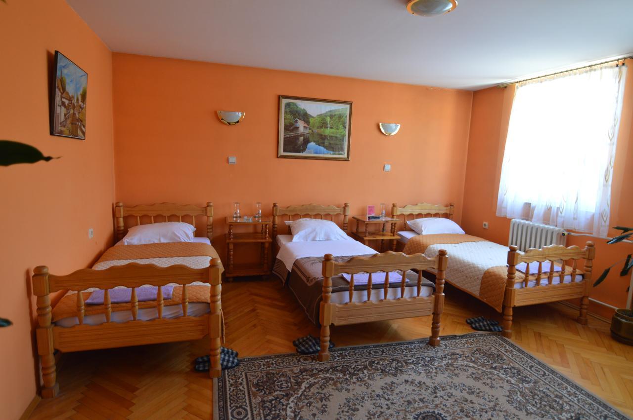 Hotel 24 jul Pljevlja Buitenkant foto