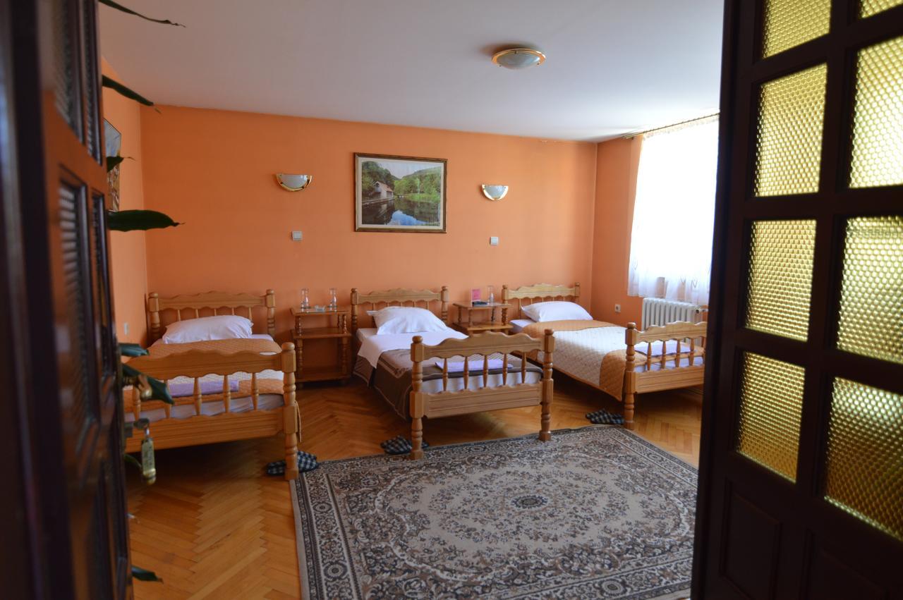Hotel 24 jul Pljevlja Buitenkant foto